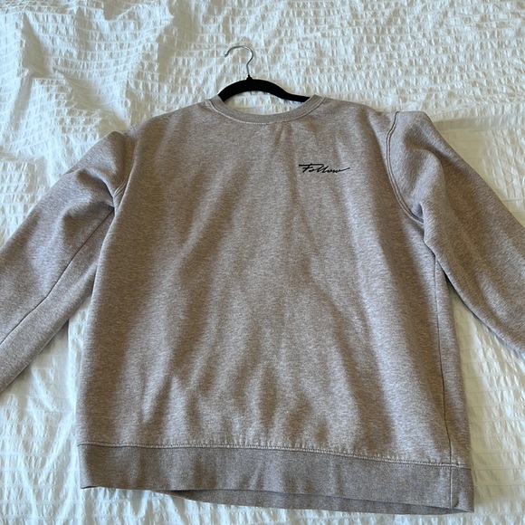 H&M king sleeve sweater. Almost new - Picture 1 of 1